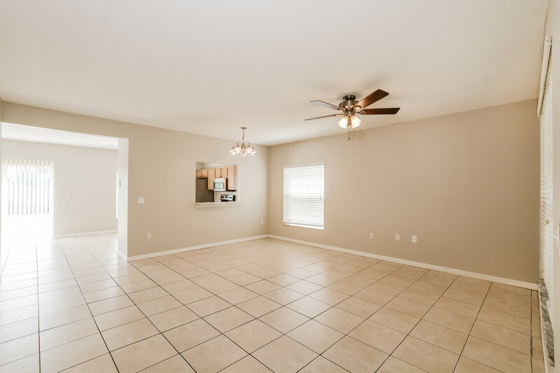 2,485/Mo, 1931 Colonial Woods Blvd Orlando, FL 32826 Living Room View
