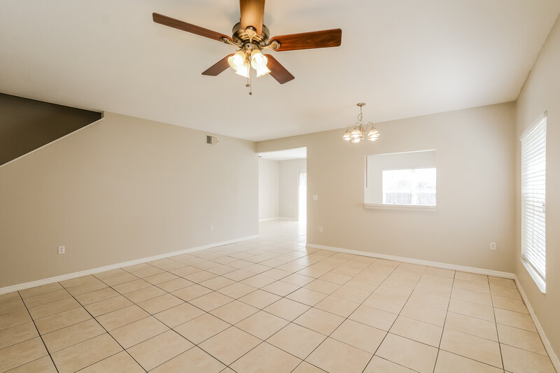 2,485/Mo, 1931 Colonial Woods Blvd Orlando, FL 32826 Living Room View 2