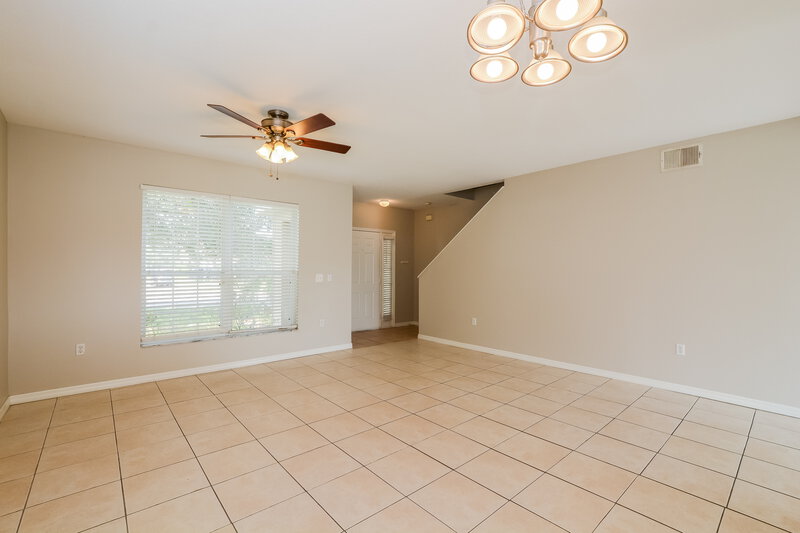 2,485/Mo, 1931 Colonial Woods Blvd Orlando, FL 32826 Dining Room View