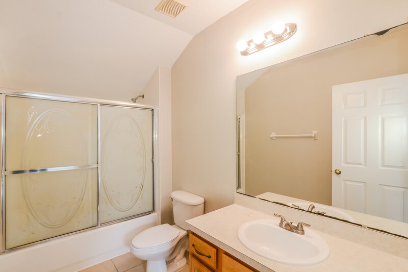 2,485/Mo, 1931 Colonial Woods Blvd Orlando, FL 32826 Bathroom View