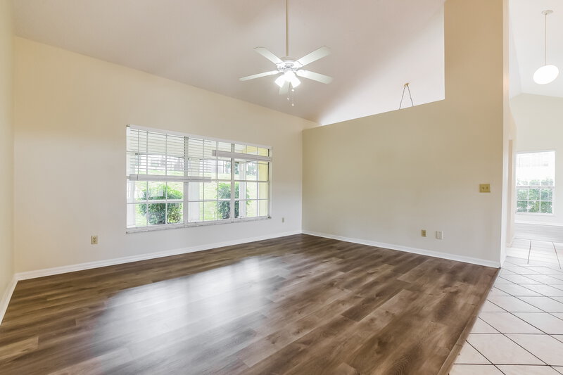 2,390/Mo, 2083 Sawgrass Dr Apopka, FL 32712 Living Room View 3