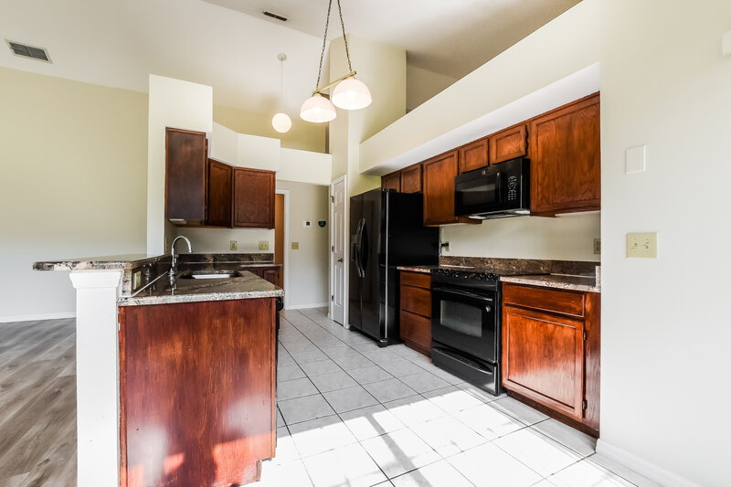 2,390/Mo, 2083 Sawgrass Dr Apopka, FL 32712 Kitchen View
