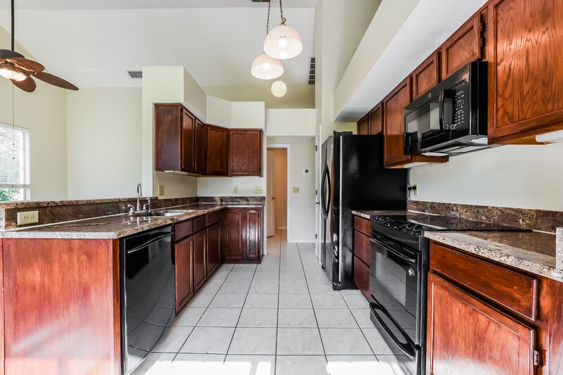 2,390/Mo, 2083 Sawgrass Dr Apopka, FL 32712 Kitchen View 2