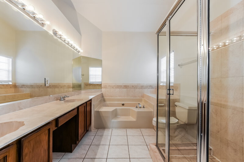 2,390/Mo, 2083 Sawgrass Dr Apopka, FL 32712 Main Bathroom View