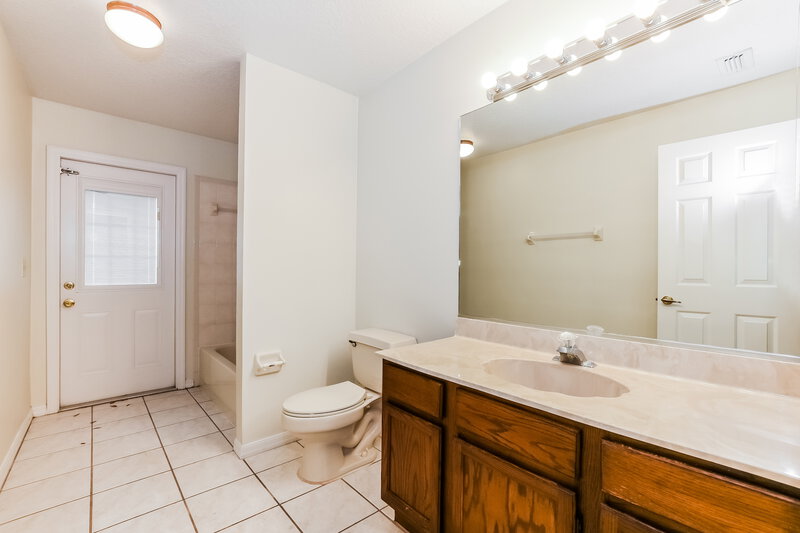 2,390/Mo, 2083 Sawgrass Dr Apopka, FL 32712 Bathroom View