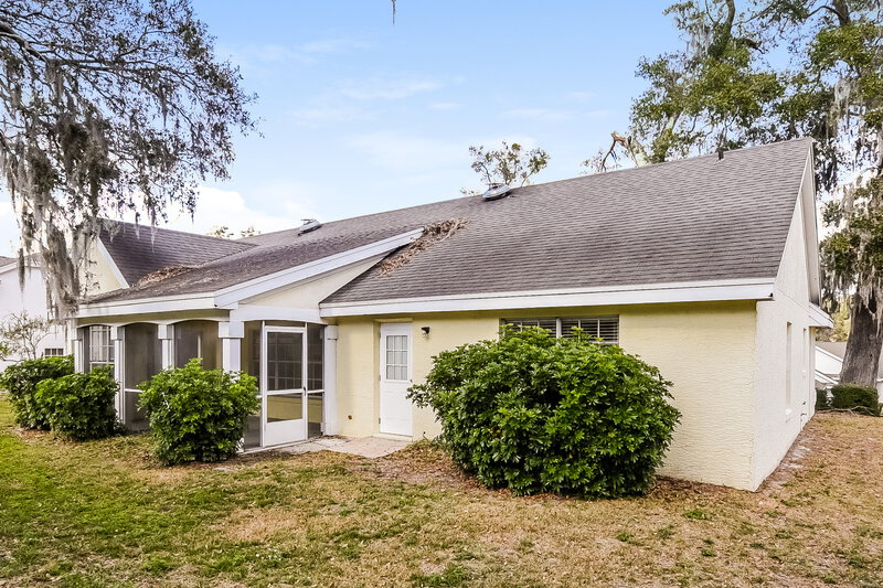 2,390/Mo, 2083 Sawgrass Dr Apopka, FL 32712 Rear View