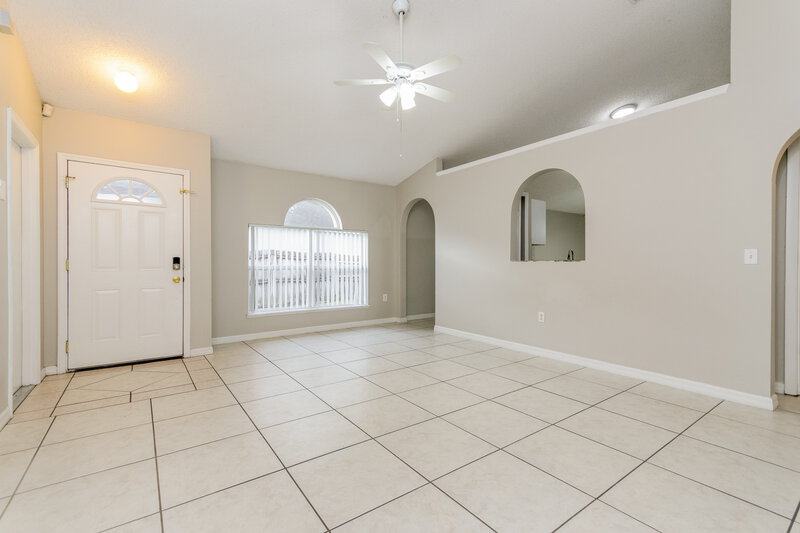 2,230/Mo, 532 Caladesi Trl Orlando, FL 32807 Living Room View