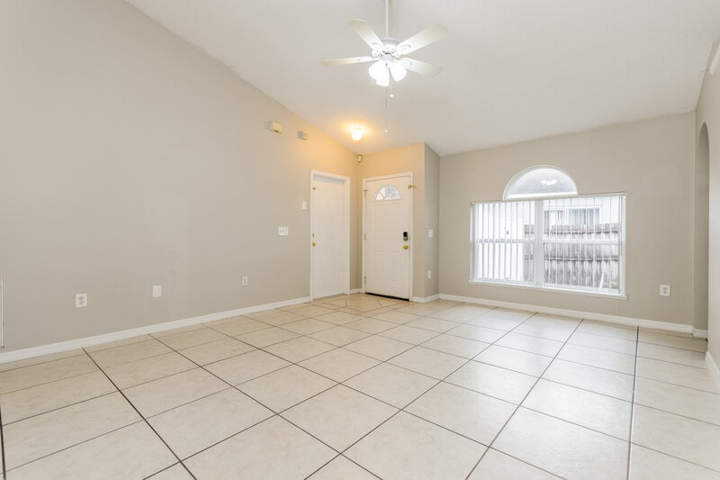 2,230/Mo, 532 Caladesi Trl Orlando, FL 32807 Living Room View 2