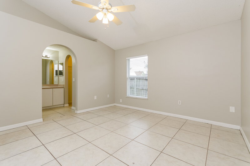 2,230/Mo, 532 Caladesi Trl Orlando, FL 32807 Main Bedroom View
