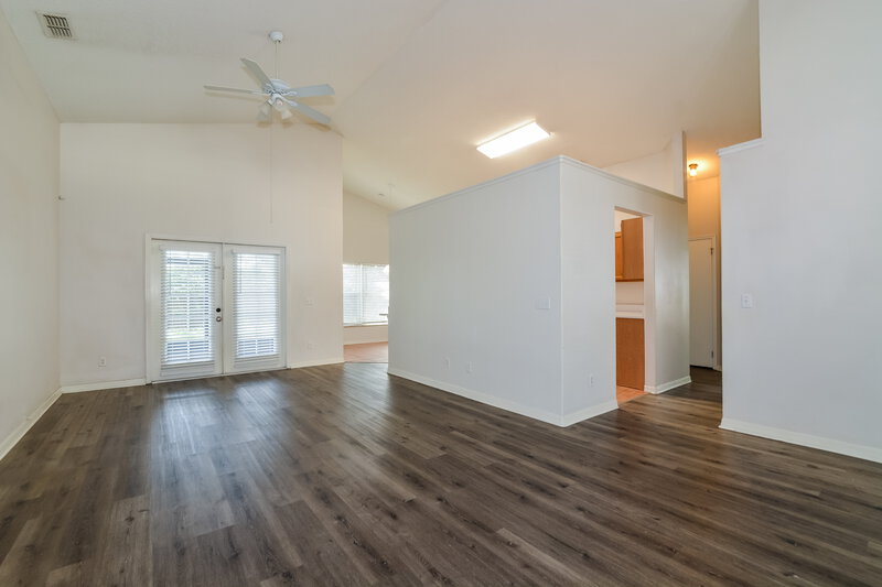 2,455/Mo, 502 Valencia Place Cir Orlando, FL 32825 Living Room View