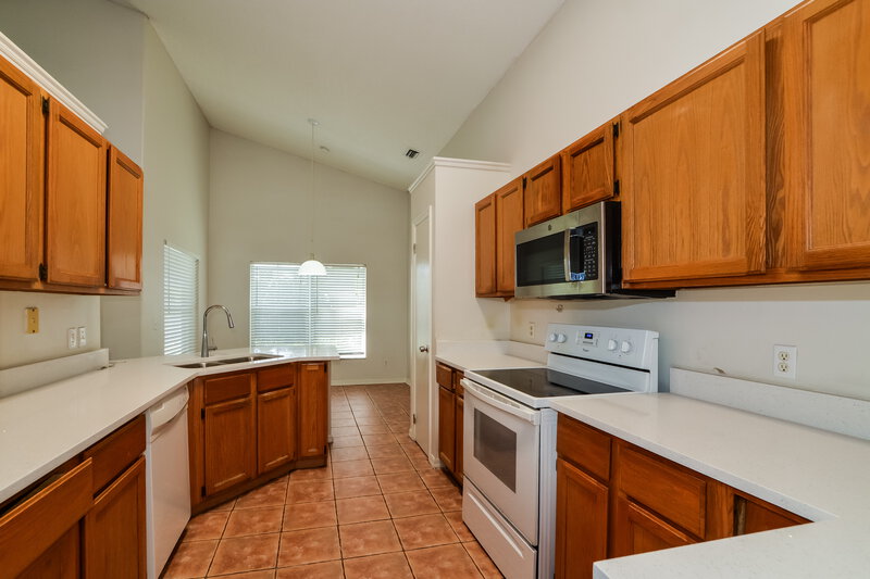 2,455/Mo, 502 Valencia Place Cir Orlando, FL 32825 Kitchen View