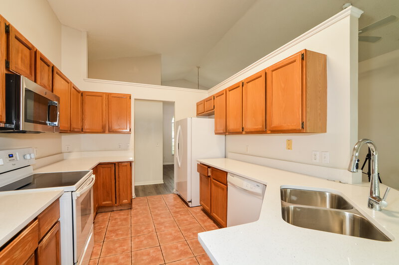 2,455/Mo, 502 Valencia Place Cir Orlando, FL 32825 Kitchen View 2
