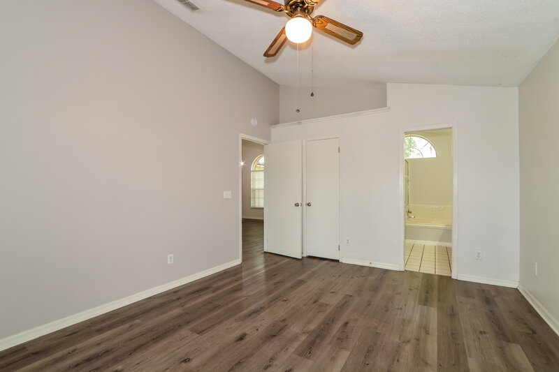 2,455/Mo, 502 Valencia Place Cir Orlando, FL 32825 Main Bedroom View 2