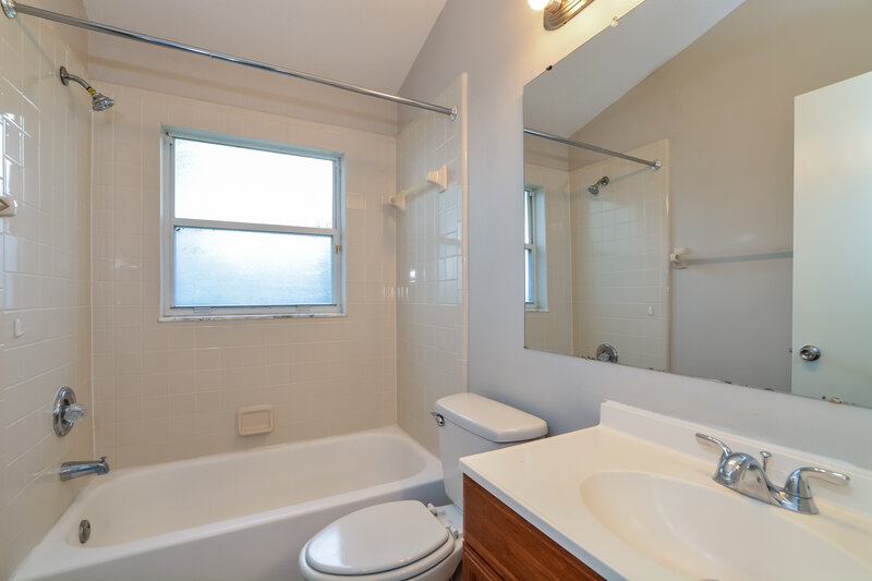 2,455/Mo, 502 Valencia Place Cir Orlando, FL 32825 Bathroom View