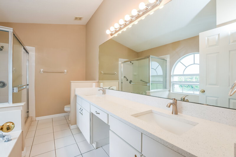 2,455/Mo, 1688 Golfside Village Ct Apopka, FL 32712 Main Bathroom View