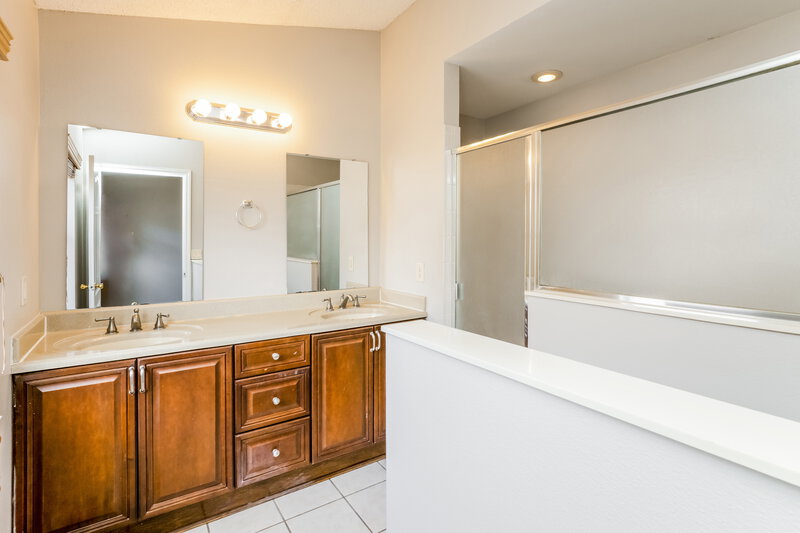 2,265/Mo, 3111 Turret Dr Kissimmee, FL 34743 Main Bathroom View