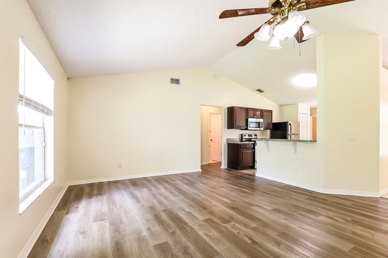 2,450/Mo, 2556 Coachbridge Ct Oviedo, FL 32766 Living Room View 2