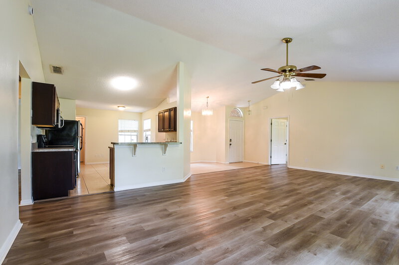 2,450/Mo, 2556 Coachbridge Ct Oviedo, FL 32766 Living Room View 3