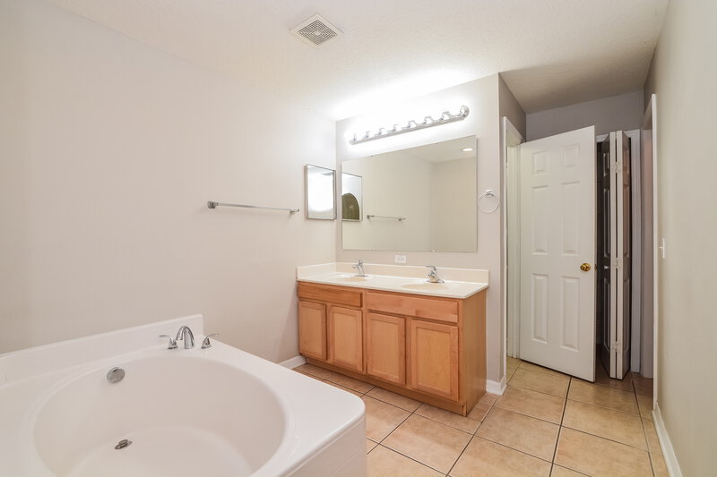 2,765/Mo, 2630 Sheila Dr Apopka, FL 32712 Main Bedroom View 2