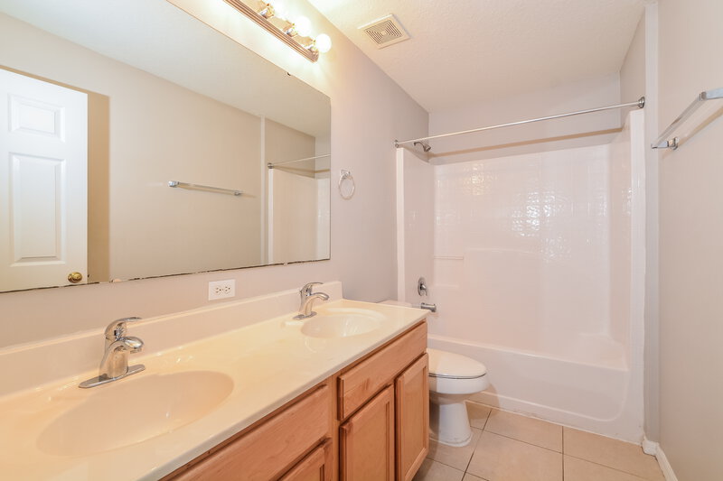 2,765/Mo, 2630 Sheila Dr Apopka, FL 32712 Bathroom View