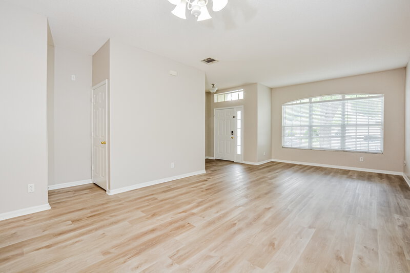 2,535/Mo, 13732 Meadowpark Ave Orlando, FL 32826 Dining Room View 3