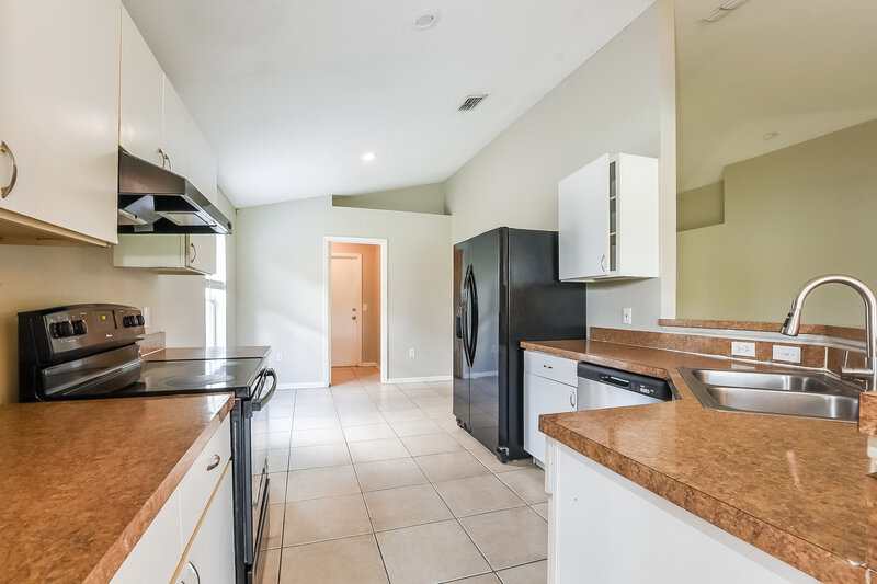 2,205/Mo, 6853 Westlake Blvd Orlando, FL 32810 Kitchen View 2