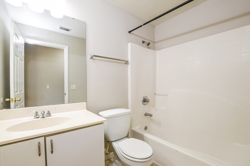 2,205/Mo, 6853 Westlake Blvd Orlando, FL 32810 Bathroom View