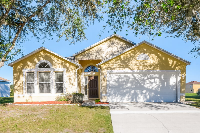 2,140/Mo, 1939 Peridot Cir Kissimmee, FL 34743 External View