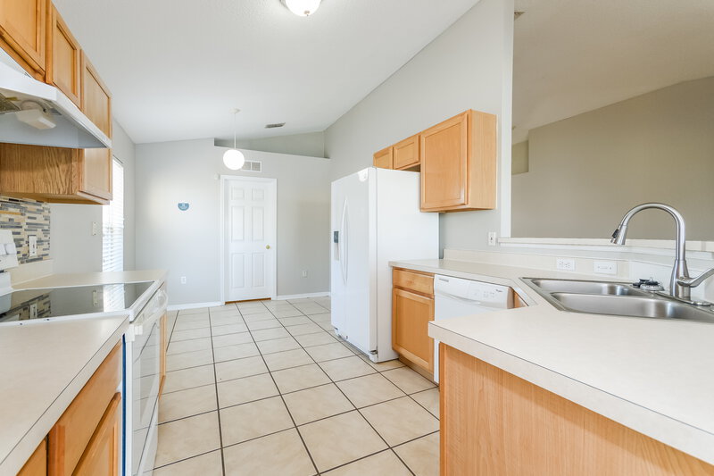 2,140/Mo, 1939 Peridot Cir Kissimmee, FL 34743 Kitchen View 2