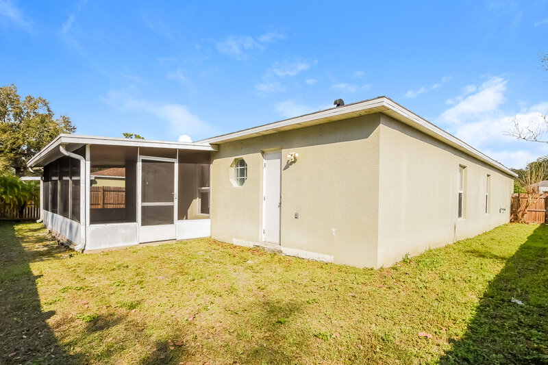 2,380/Mo, 1356 Honey Rd Apopka, FL 32712 Rear View