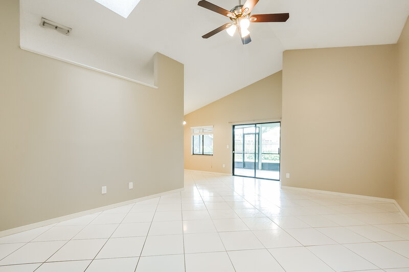 2,335/Mo, 1011 Manigan Ave Oviedo, FL 32765 Living Room View 2