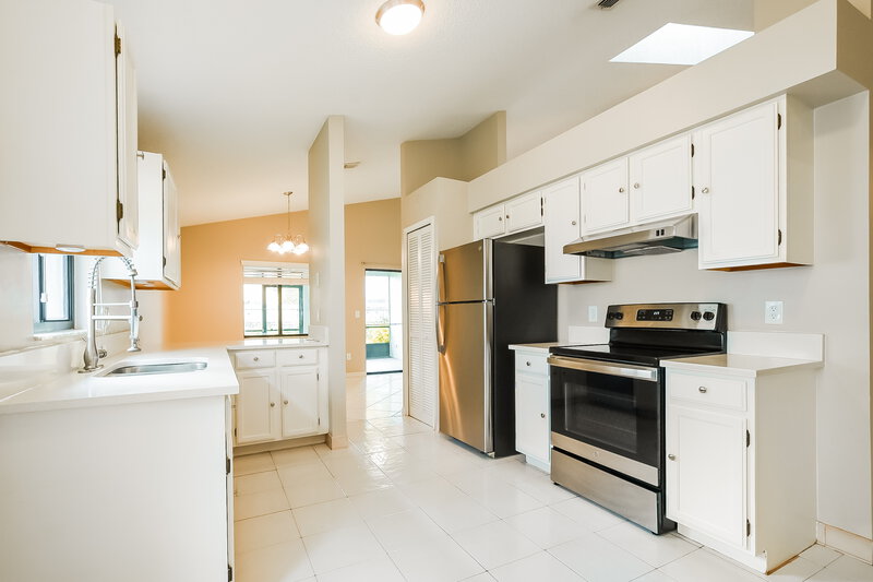2,335/Mo, 1011 Manigan Ave Oviedo, FL 32765 Kitchen View