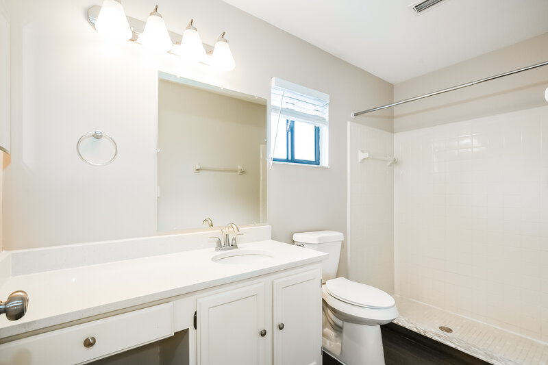 2,335/Mo, 1011 Manigan Ave Oviedo, FL 32765 Main Bathroom View