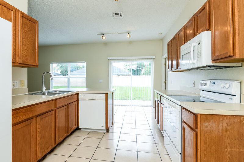 2,380/Mo, 2510 Sherbrook Ln Kissimmee, FL 34743 Kitchen View