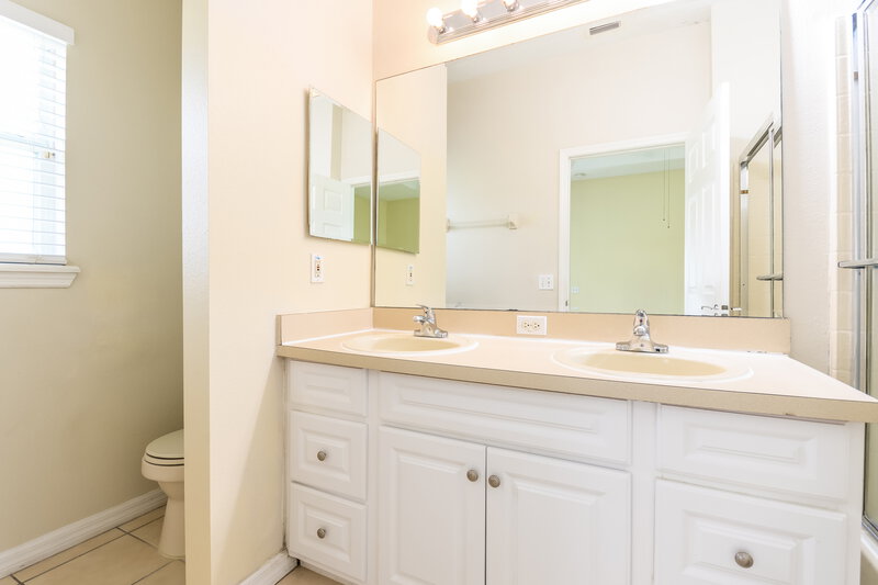 2,380/Mo, 2510 Sherbrook Ln Kissimmee, FL 34743 Bathroom View
