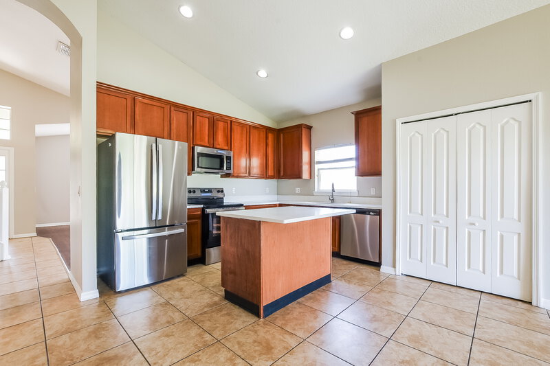 2,415/Mo, 4385 Spring Blossom Dr Kissimmee, FL 34746 Kitchen View