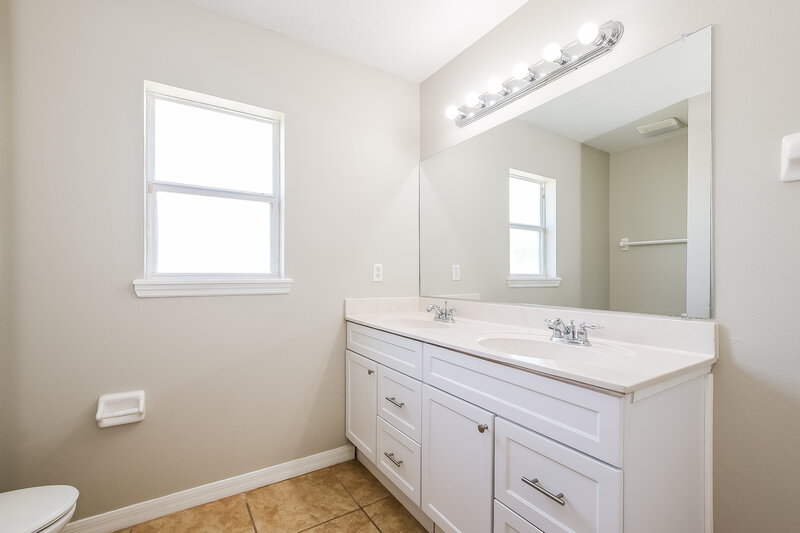 2,415/Mo, 4385 Spring Blossom Dr Kissimmee, FL 34746 Main Bathroom View