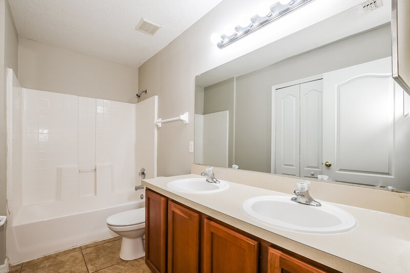 2,415/Mo, 4385 Spring Blossom Dr Kissimmee, FL 34746 Bathroom View