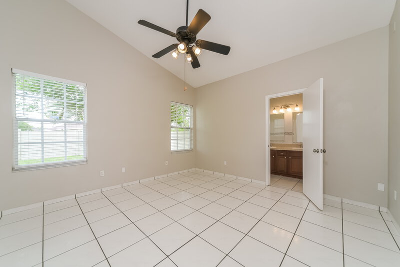 2,150/Mo, 8344 Fort Thomas Way Orlando, FL 32822 Main Bedroom View 2