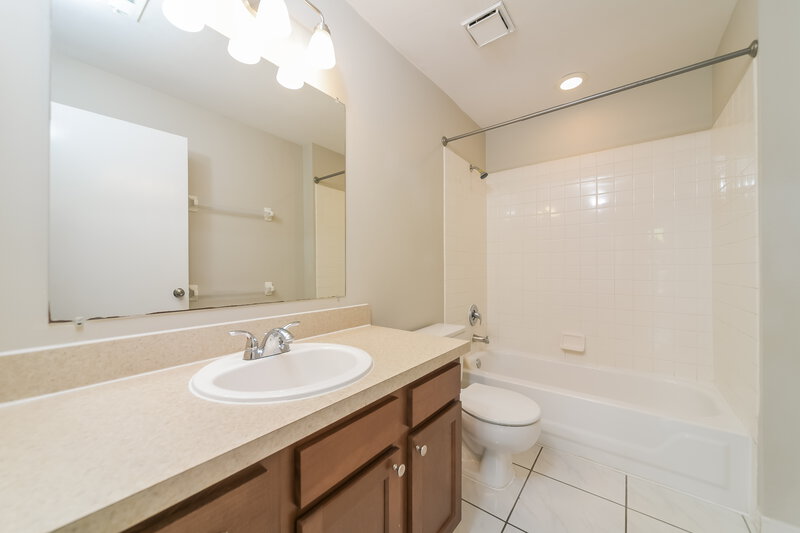 2,150/Mo, 8344 Fort Thomas Way Orlando, FL 32822 Bathroom View