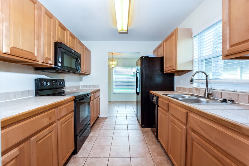 2,265/Mo, 580 Spinnaker Way Lake Mary, FL 32746 Kitchen View 2
