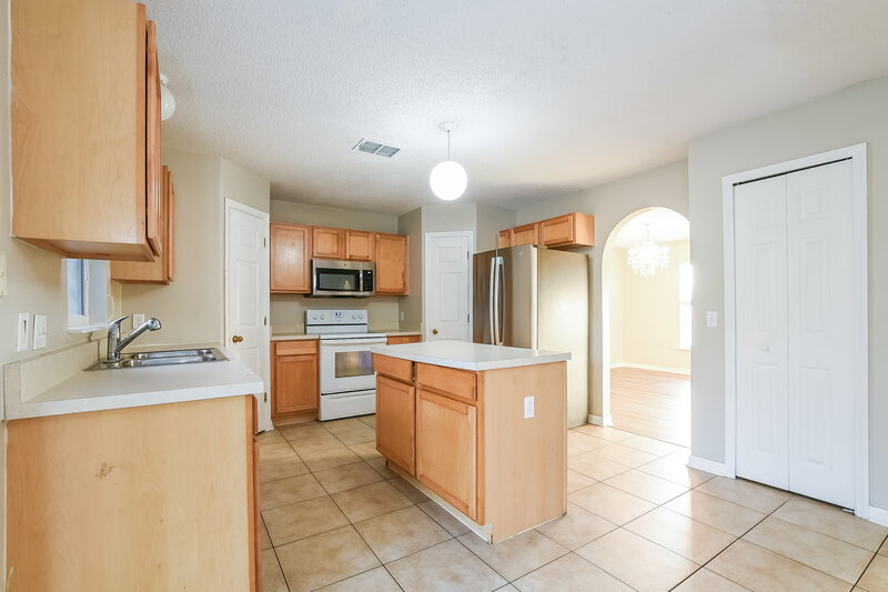 2,000/Mo, 5309 Sunset Canyon Dr Kissimmee, FL 34758 Kitchen View