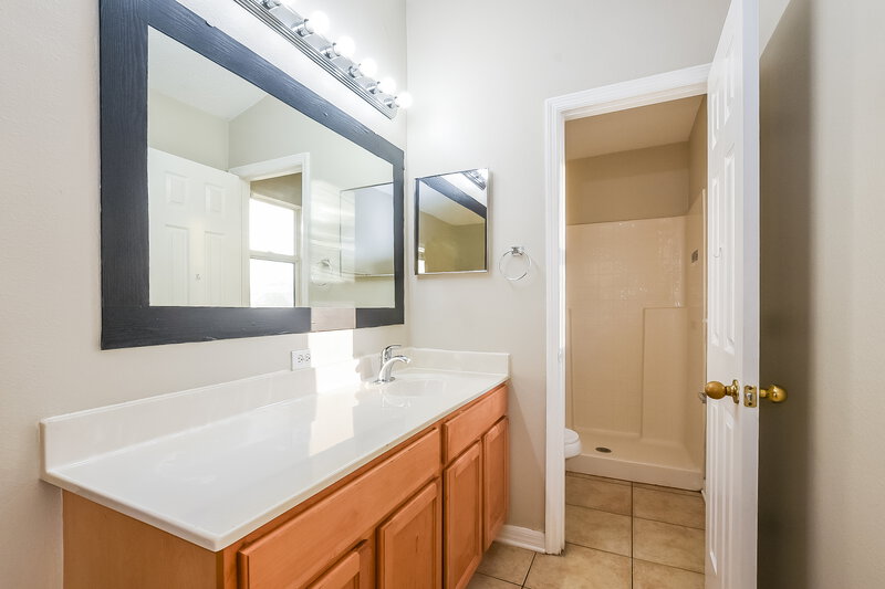 2,000/Mo, 5309 Sunset Canyon Dr Kissimmee, FL 34758 Main Bathroom View