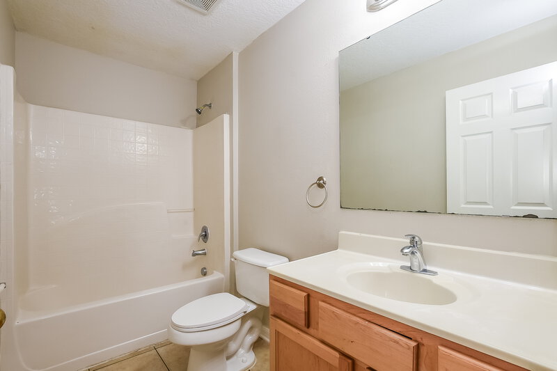 2,000/Mo, 5309 Sunset Canyon Dr Kissimmee, FL 34758 Main Bathroom View 2