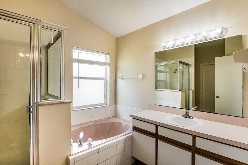 2,900/Mo, 1289 Himalayan Ct Apopka, FL 32712 Main Bathroom View