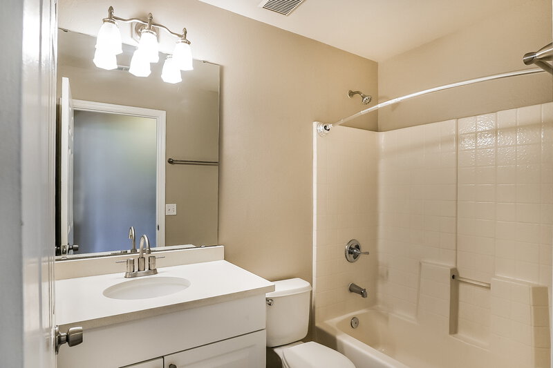 2,900/Mo, 1289 Himalayan Ct Apopka, FL 32712 Bathroom View