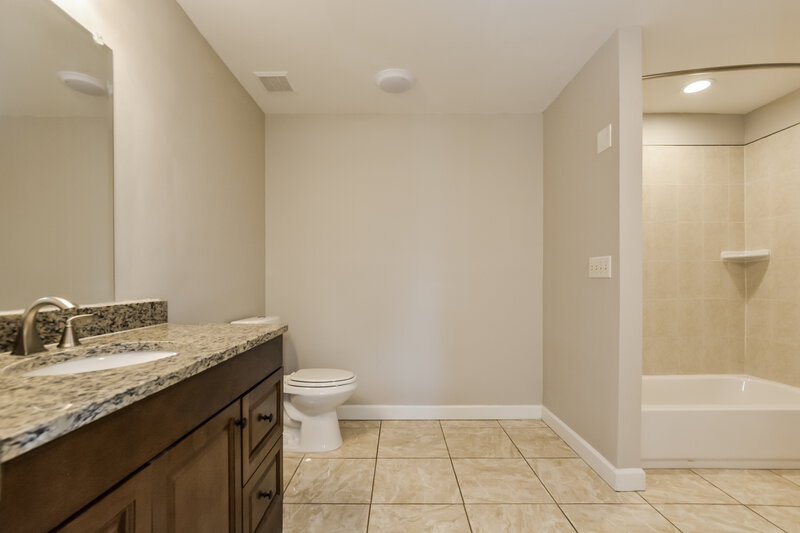 3,670/Mo, 1991 Bentwood Dr Winter Park, FL 32792 Main Bathroom View