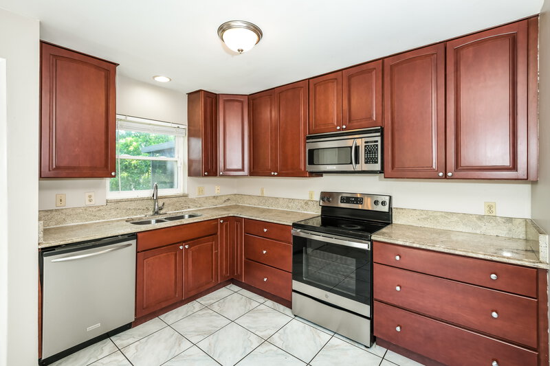 2,170/Mo, 524 Southport Dr Longwood, FL 32750 Kitchen View 2