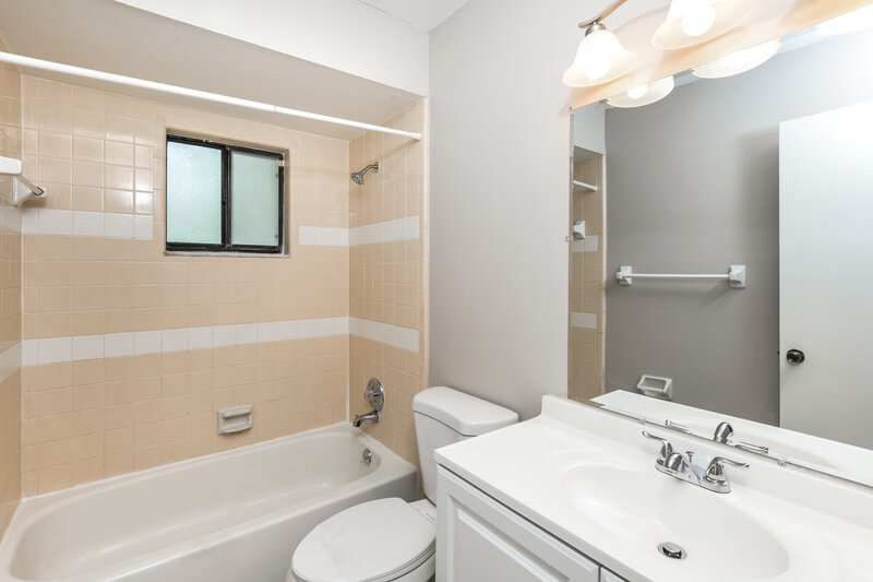 2,170/Mo, 524 Southport Dr Longwood, FL 32750 Bathroom View