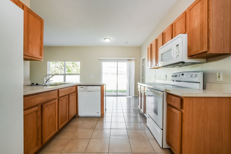 1,955/Mo, 2516 Teak Ct Kissimmee, FL 34743 Kitchen View